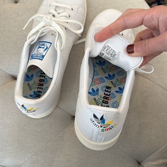 Adidas Stan smiths, colorful stitched heel. Men’s size 9 - Picture 5 of 5